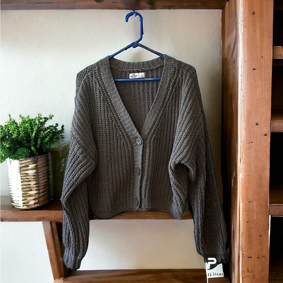 Hollister Sweaters - Hollister Grey knit cardigan